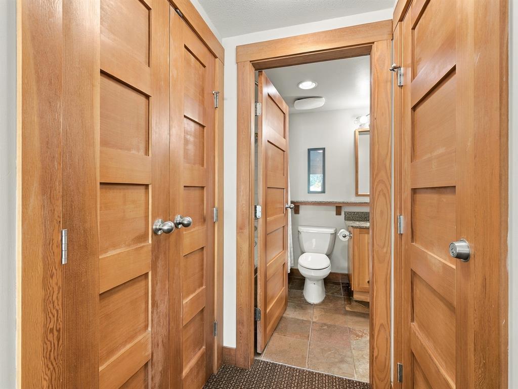 #418B – 2036 London Lane