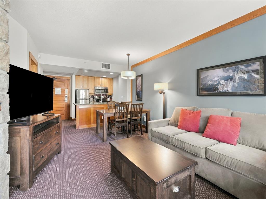#418B – 2036 London Lane