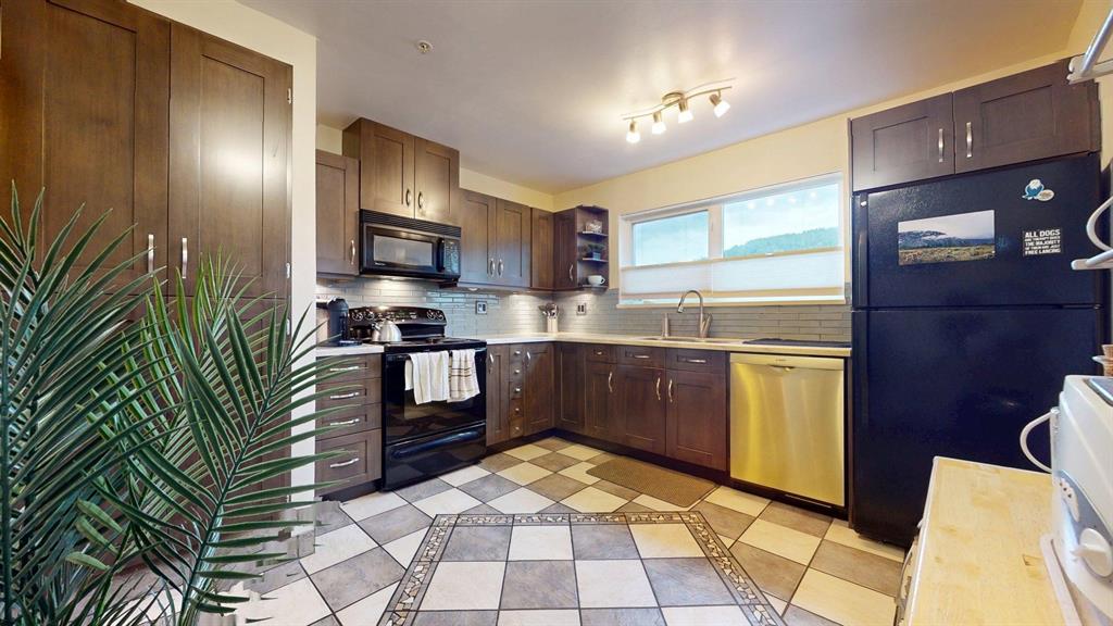 #201 – 1468 Pemberton Avenue