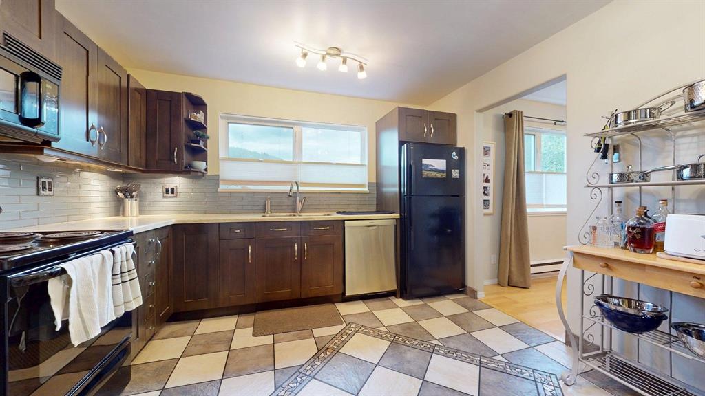 #201 – 1468 Pemberton Avenue