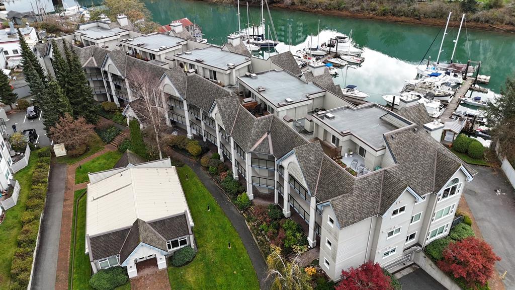 #201 – 1468 Pemberton Avenue